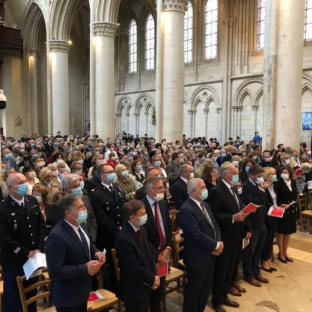 photo la cathédrale de sées est comble pour l’entrée de mgr bruno feillet.  ©  ouest-france