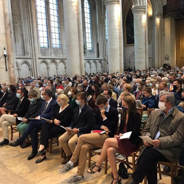 photo la famille de mgr feillet, aux premiers rangs.  ©  ouest-france