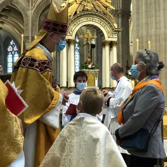 photo isabelle brivois est l’une des représentantes des pôles missionnaires du diocèse venue manifester sa confiance au nouvel évêque.  ©  ouest-france