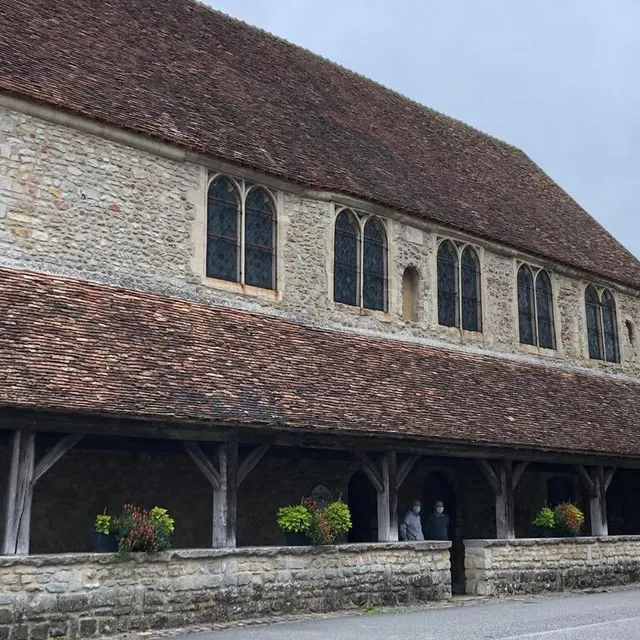 photo la chapelle canoniale (xiiie, xviiie siècles) est située au nord de la cathédrale notre-dame de sées. malgré son nom usuel, ce bâtiment ne semble pas avoir eu un usage de chapelle, mais de réfectoire ou de dortoir, puis de marché couvert. il sert aujourd’hui de salle d’exposition.  ©  ouest-france