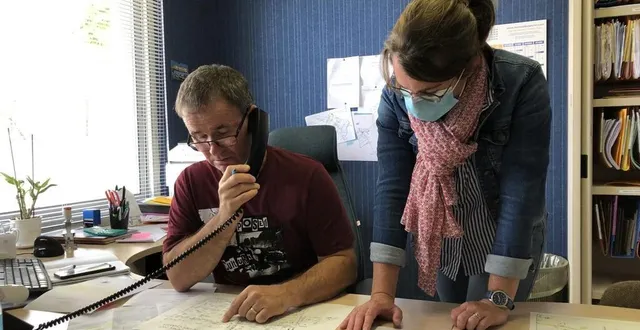 photo  antoine gérard et vanessa letessier, respectivement commissaire général et secrétaire du comité d’organisation de la foire de montilly-sur-noireau, en train de préparer l’édition 2021.  &copy;  ouest-france 