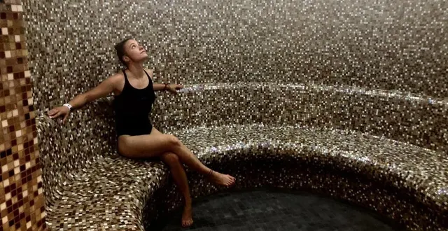 photo  le hammam de l'espace spa de capfl'o a été agrandi et ses murs sont ornés d'une mosaïque multicolore.  &copy;  ouest-france 