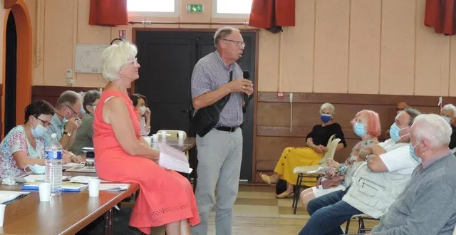 photo  mark slater a invité les adhérents à raviver leur anglais.  &copy;  ouest-france 