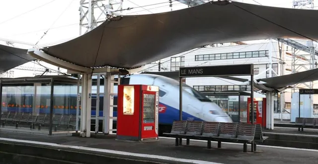 photo  un tgv en gare du mans.  &copy;  archives ouest-france 