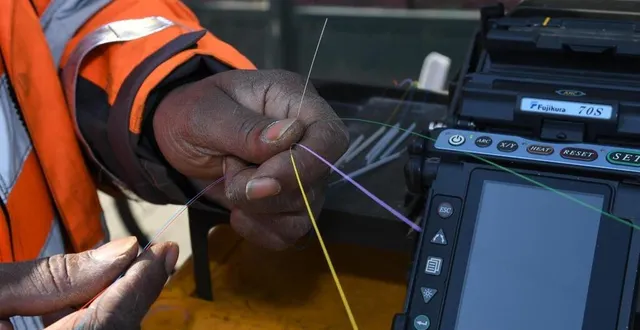 photo  l’installation de la fibre optique se poursuit sur l’ensemble du département.  &copy;  archives co – laurent combet 