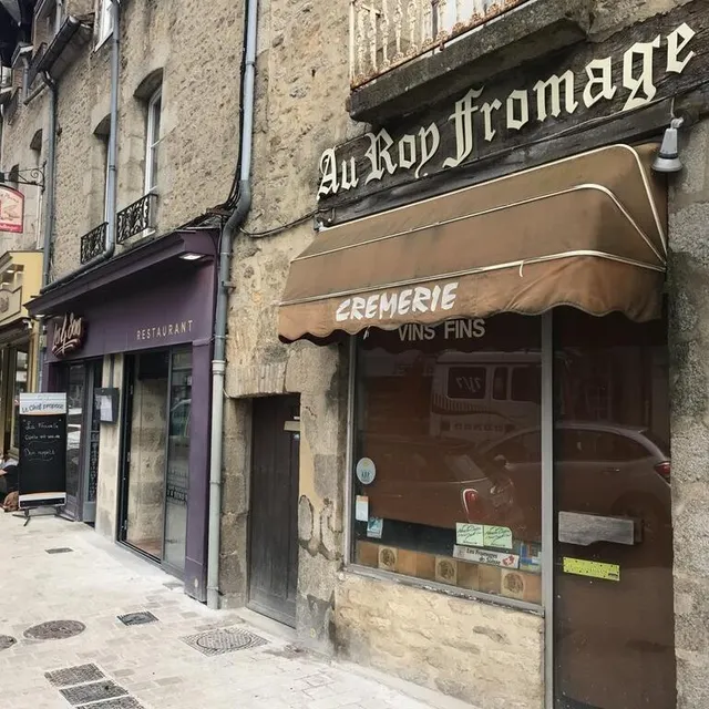 photo make a racheté « au roy fromage », rue cazault, pour y implanter un deuxième point de vente de restauration à emporter.  ©  ouest-france