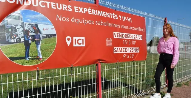 photo  salesky recrute des conducteurs. flora bouillé, nouvelle chargée de communication, devant l’une des banderoles à l’entrée du site sabolien.  &copy;  le maine libre 
