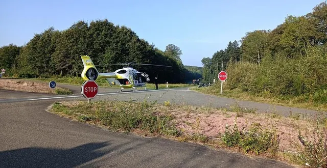 photo  l’hélicoptère au centre de la d 311 a interdit tout trafic routier dans les deux sens de circulation entre mamers et alençon.  &copy;  le maine libre 