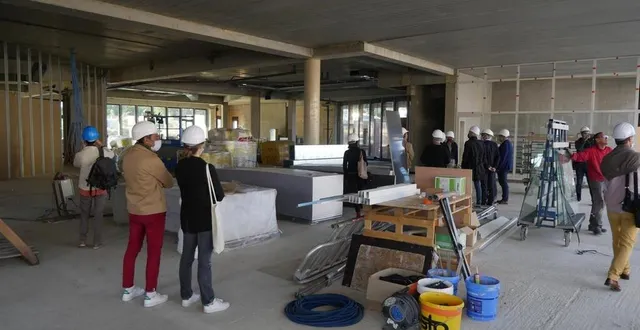 photo  depuis le hall d’entrée, le rez-de-chaussée du bâtiment principal du nouveau pôle culturel joël-le-theule accueillera la médiathèque.  &copy;  le maine libre 