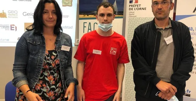 photo  sandrine lisotti et guillaume saintellier, cogérants de l’entreprise tecnet entourent arnaud sanier qu’ils ont embauché en apprentissage.  &copy;  ouest-france 