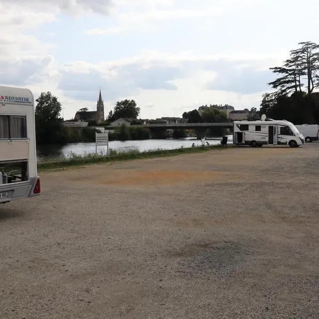 photo l’aire de stationnement de camping-cars, près de l’espace henri-royer à sablé-sur-sarthe.  ©  ouest-france
