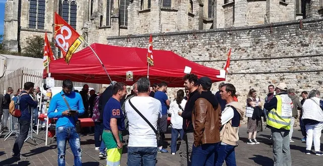photo  une centaine de personnes se sont mobilisées ce jeudi 23 septembre.  &copy;  photo cgt 