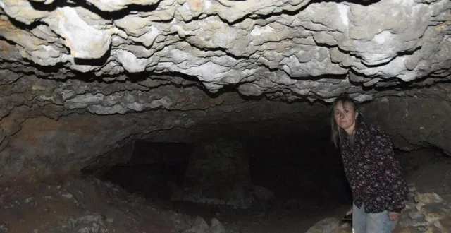 photo  sandra a accepté de présenter une des cavités souterraines accueillant de très nombreuses chauves-souris..  &copy;  le maine libre 