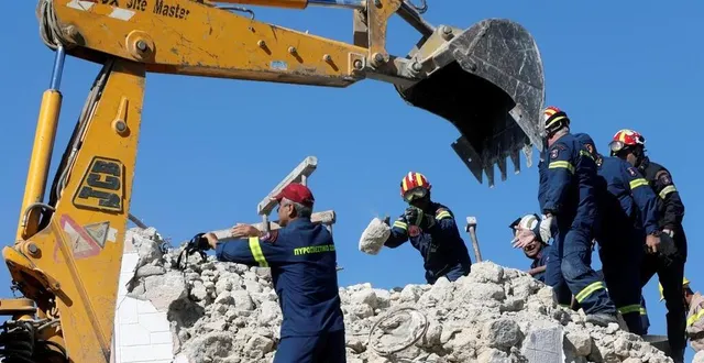 photo  un bâtiment effondré en crète, ce lundi 27 septembre 2021.  &copy;  stefanos rapanis / reuters 