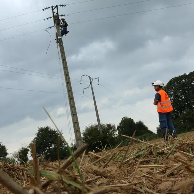 photo les équipes d’enedis et de télélec réseaux, entreprise partenaire, ont travaillé chaque jour sur ce chantier « conséquent ».  ©  ouest-france