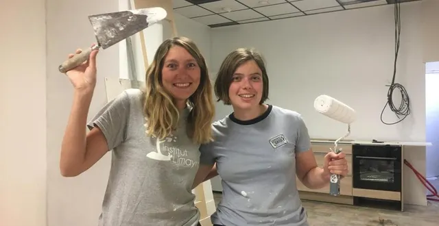 photo  depuis le mois de juillet, les deux associées réalisent des travaux dans les futurs locaux.  &copy;  le maine libre 