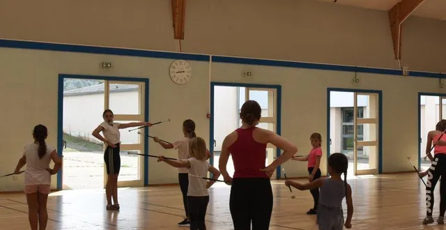 photo  les séances de twirling ont repris au gymnase.  &copy;  le maine libre 