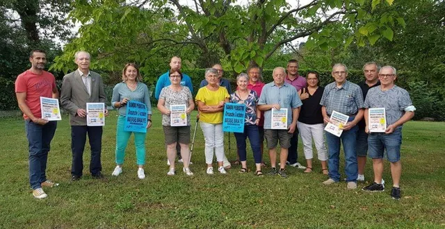 photo  la remise du chèque à la ligue contre le cancer.  &copy;  le maine libre 