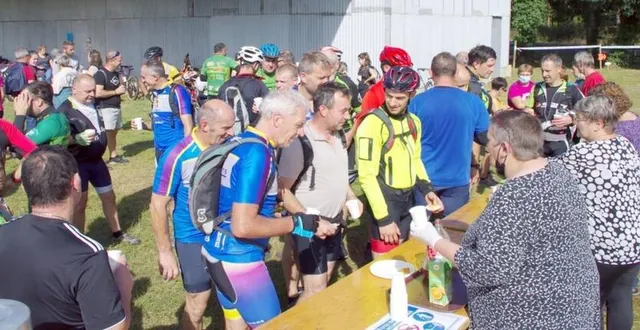 photo  beaucoup de monde à la randonnée du comité des fêtes.  &copy;  le maine libre 