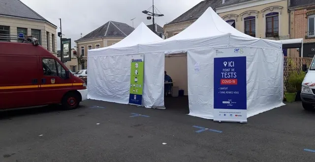 photo  la tente blanche à l’écart a pu en effrayer certains au moment de se faire tester avant la rentrée.  &copy;  le maine libre 