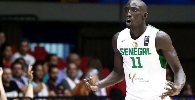 photo  mohammed faye arrive à l’urb fort d’un joli cv de basketteur.  &copy;  dr 