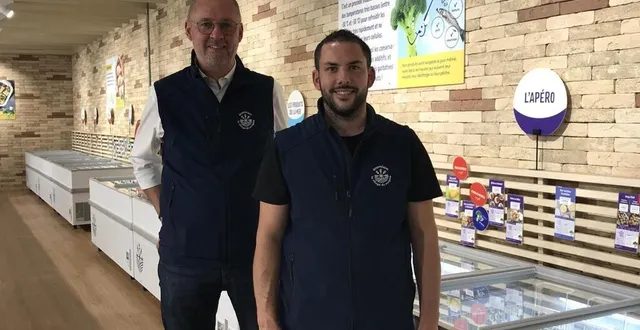 photo  loïc le borgne, gérant du magasin, et kevin da silva, responsable.  &copy;  ouest-france 