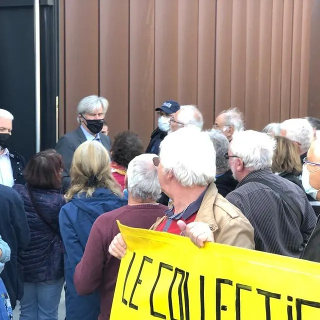 photo stéphane le foll, le maire du mans, a été accueilli par des huées.  ©  ouest-france