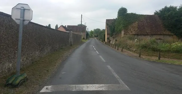 photo  l’étude porte sur la sécurisation et la réduction de vitesse de la route de louplande en agglomération.  &copy;  ouest-france 
