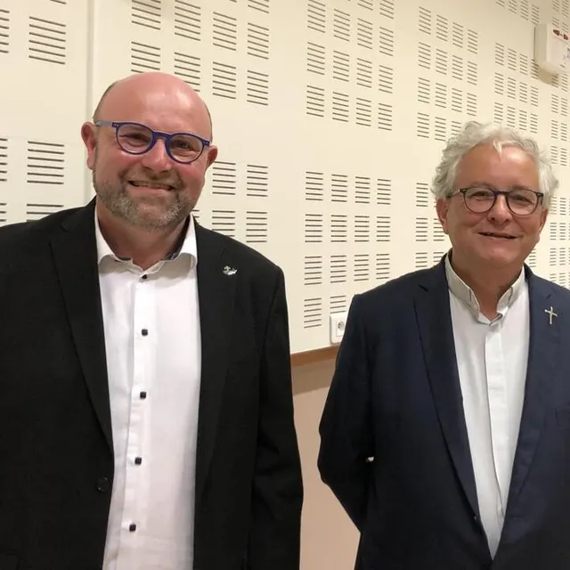 photo bruno mézière et son successeur, hervé-marie cotten.  ©  ouest-france