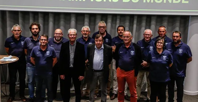 photo  frédéric davy (1er à partir de la gauche au premier rang) compte sur l’esprit d’équipe des membres du district de la sarthe.  &copy;  le maine libre 