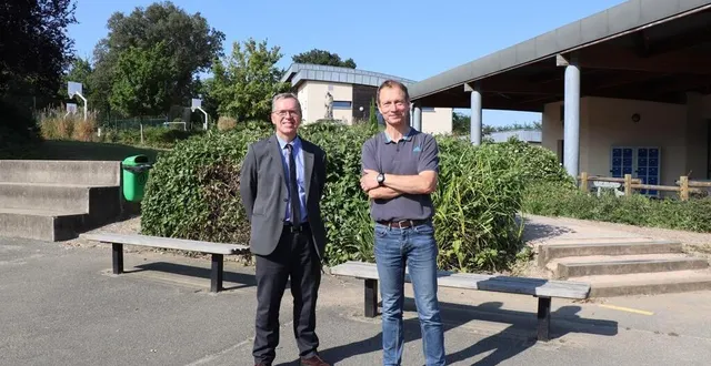 photo  christophe gonnier, directeur du collège et lycée saint-anne, et michel courteille, directeur de la primaire et maternelle sainte-anne saint-vincent.  &copy;  ouest-france 