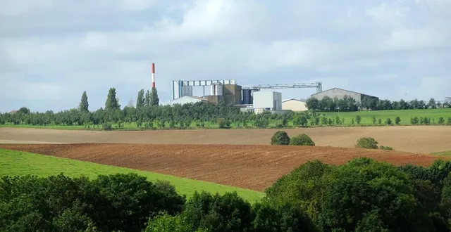 photo  le site atemax de saint-langis-les-mortagne devrait voir une troisième cheminée en service en 2022.  &copy;  dr 