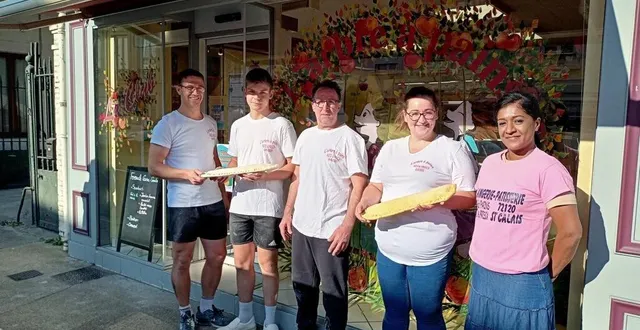 photo  l’équipe de l’arbre à pain, en pleine préparation des chaussons aux pommes, accueillera le public dans le quartier henri-maubert.  &copy;  ouest-france 