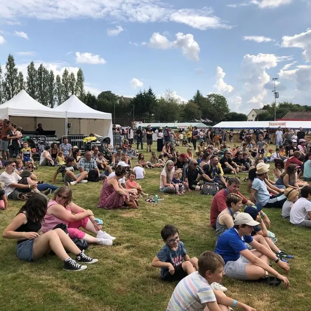 photo le public du festival on s’rebiche à cerisy-belle-étoile (orne).  ©  ouest-france