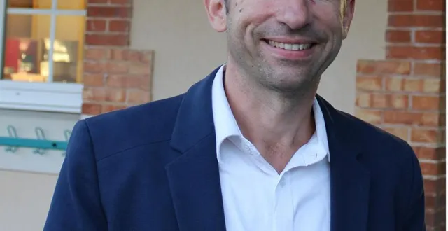 photo  pierre ledru, parrain de la classe orchestre de violon de l’école jean-de la fontaine.  &copy;  ouest-france 