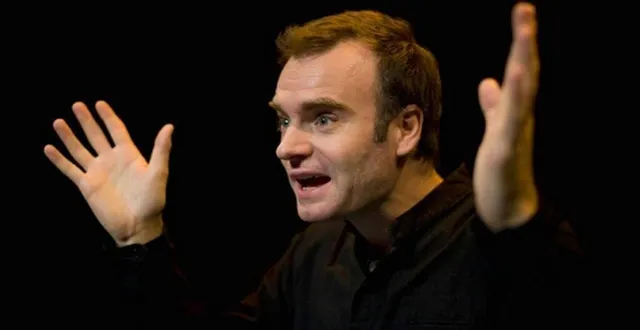 photo  gilles bizouerne, sur la scène de la salle des fêtes, samedi.  &copy;  dr 