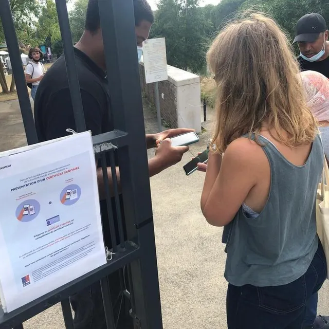 photo malgré la contrainte du passe sanitaire obligatoire, le festival, gratuit, a permis aux amateurs de musiques électroniques de se retrouver pour faire la fête en plein air.  ©  ouest-france