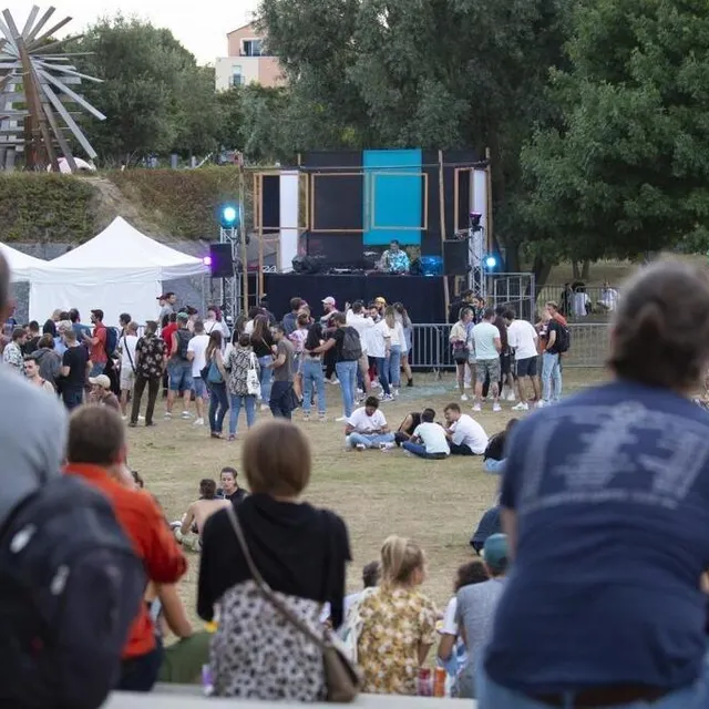 photo ambiance électro-relax à l’ile-aux-planches.  ©  martin verger
