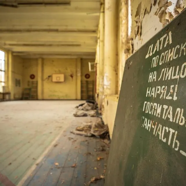 photo photo prise dans un gymnase d’une ancienne école de la république démocratique allemande (rda).  ©  stan p. photo