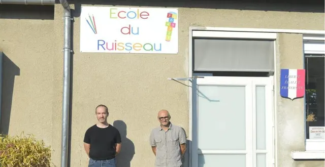 photo  guillaume hamel responsable informatique et stéphane grenet, responsable travaux.  &copy;  le maine libre 