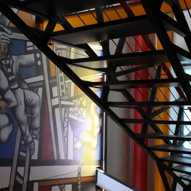 photo côté fernand léger, les lignes sont droites et brutes, les couleurs éclatantes.  ©  ouest-france