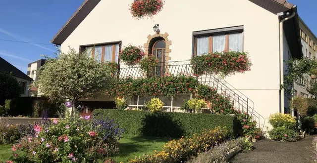 photo  daniel quellier vient de remporter le prix de la maison avec jardin, très visible de la rue.  &copy;  ouest-france 