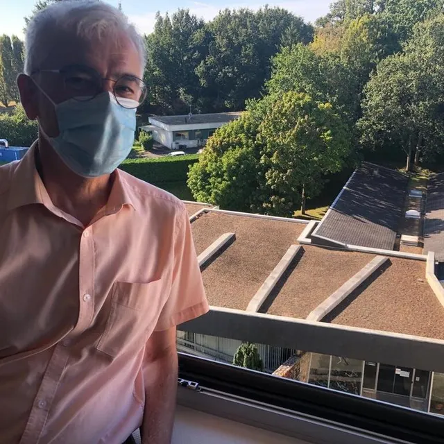 photo xavier pinel, directeur du centre de l’arche à saint-saturnin. c’est le bâtiment en contrebas qui sera démoli.  ©  ouest-france