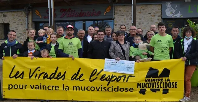 photo  villainais et fléchois lors de la remise du chèque.  &copy;  le maine libre 