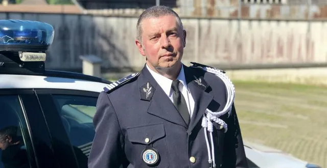 photo  didier deswarte est le nouveau commandant divisionnaire du commissariat de flers, dans l’orne.  &copy;  ouest-france 