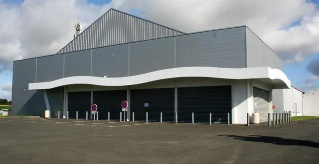 photo  les portes du centre de vaccination sont définitivement closes.  &copy;  le maine libre 