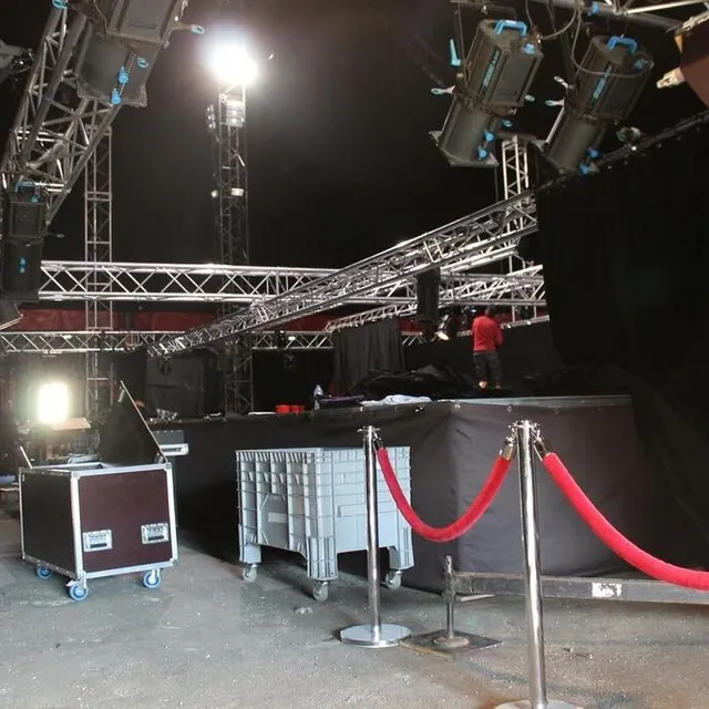 photo les régisseurs ont effectué des réglages sur la scène vendredi 8 octobre.  ©  ouest-france