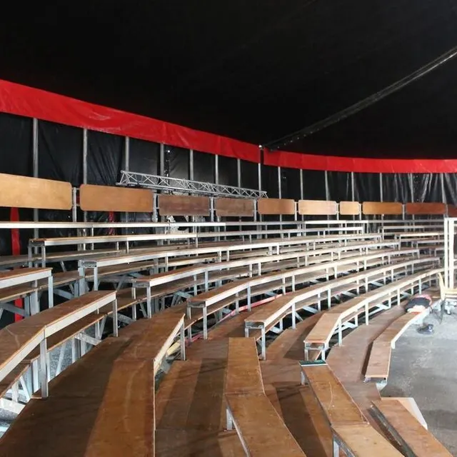 photo les gradins, qui seront complétés par des chaises, pourront accueillir 450 places.  ©  ouest-france