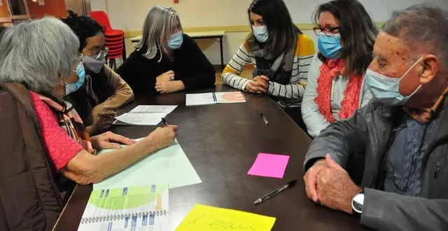 photo  les participants ont été répartis en groupes de travail.  &copy;  le maine libre 