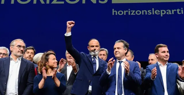 photo  édouard philippe au havre, où il a présenté son parti, entouré de ses sympathisants politiques, dont le numéro deux de son parti christophe béchu, le maire d’angers.  &copy;  jean-francois monier /afp 